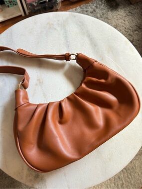Women's Curved Hobo Shoulder Bag in Cognac Brown